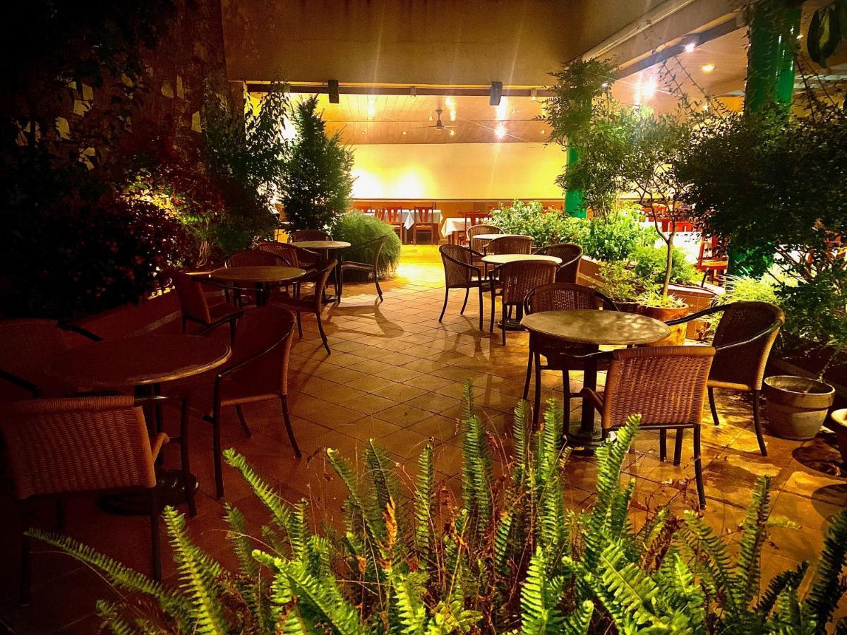 Hostal Rom Familiar Roses Kültér fotó
