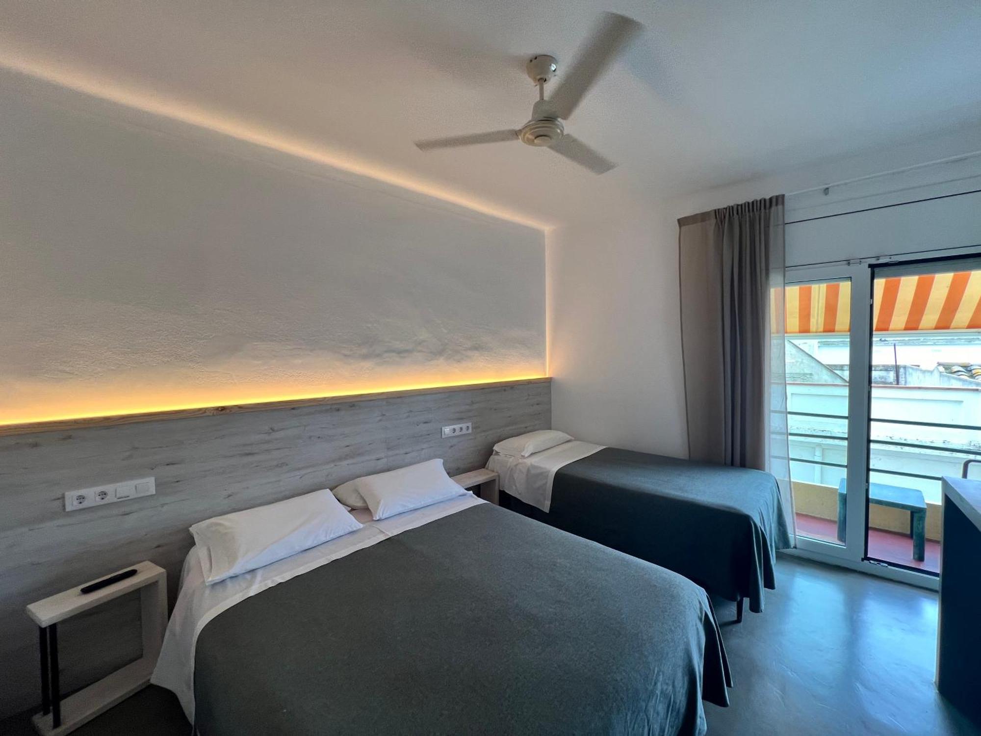 Hostal Rom Familiar Roses Kültér fotó