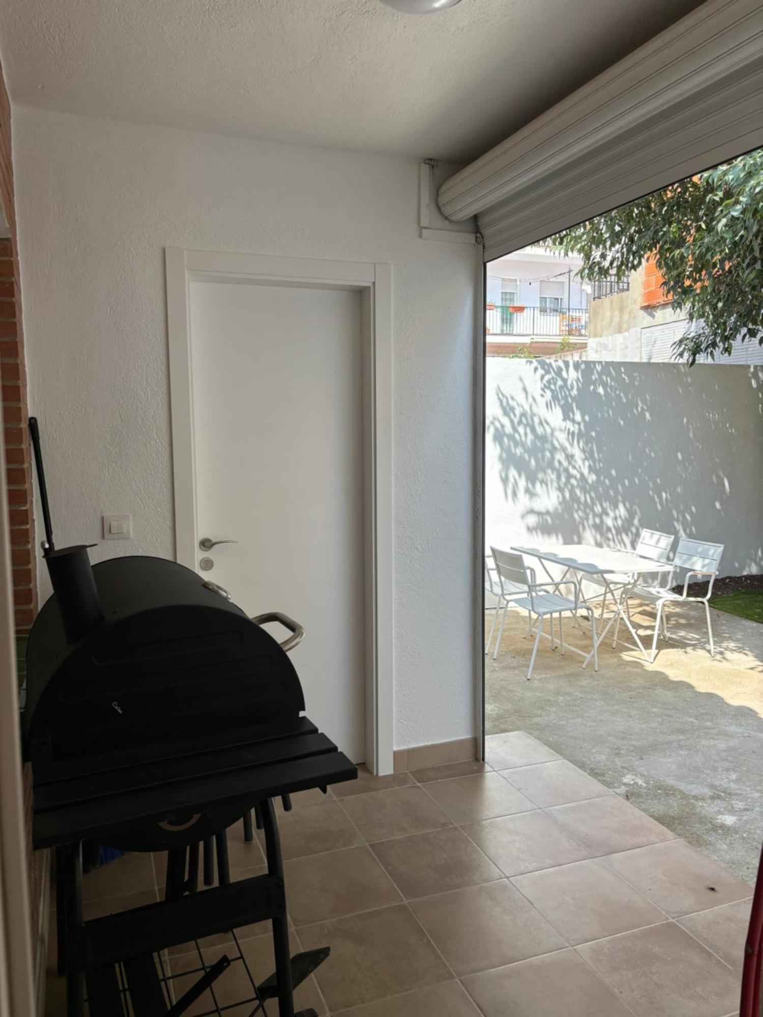 Hostal Rom Familiar Roses Kültér fotó