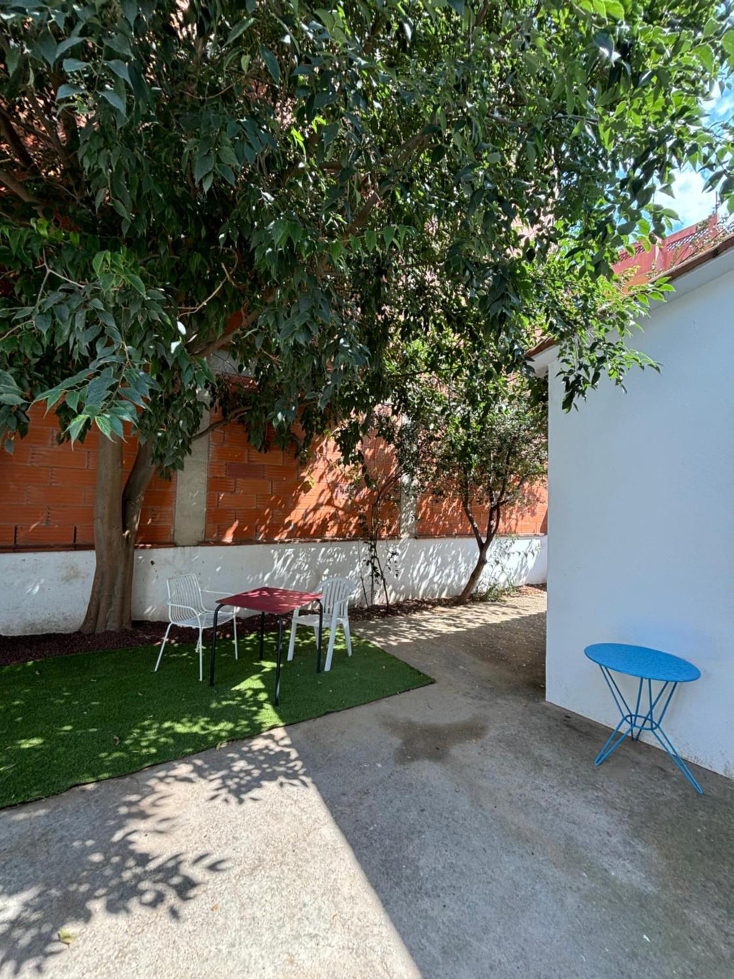 Hostal Rom Familiar Roses Kültér fotó